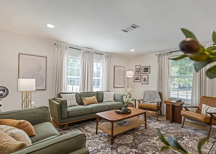Boutique Cottage Near Square And Southwestern, Ev Ready