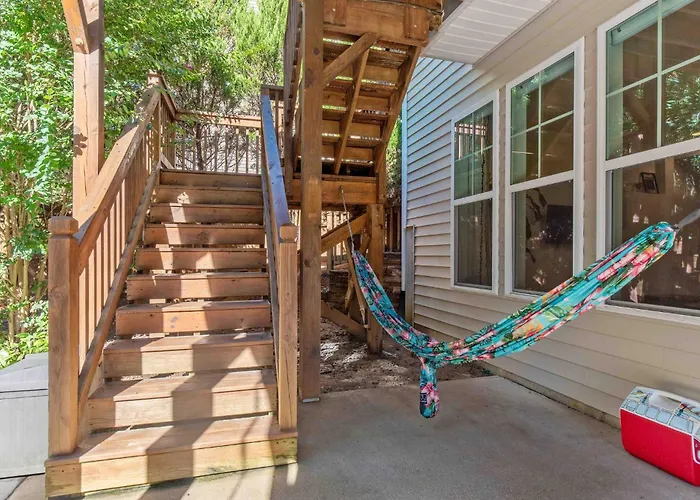 Poolside Boho Chic Studio - Dog Friendly!
