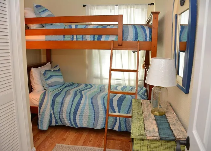 Little Miss Cottages - 68 East Grand Luxury Condo