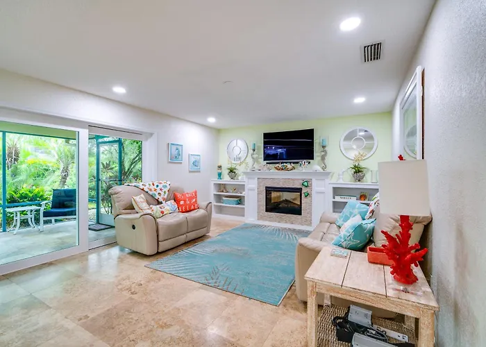 Outdoor Oasis W/ Bar & Lanai: Tavares Escape