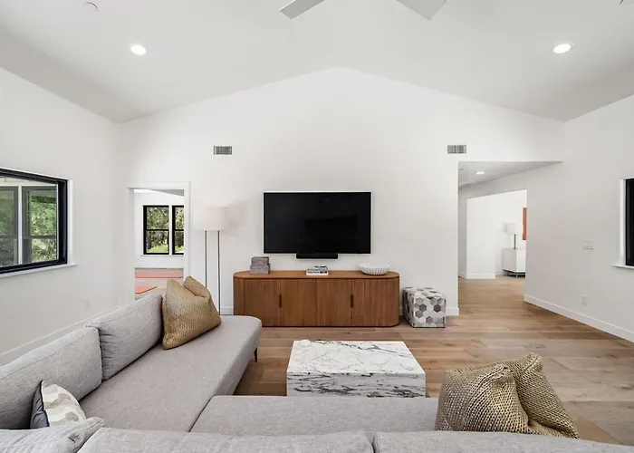Sunset View Luxury Living On 5 Picturesque Acres