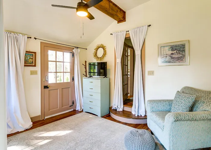 Walkable Location: Historic Home In Charles Town!