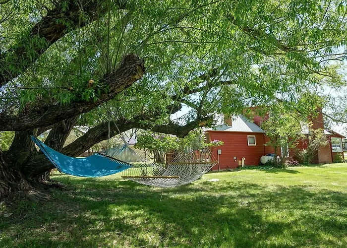 Charming Montana Bungalow With Madison River Views, Steps From Main Street In Ennis, Mt