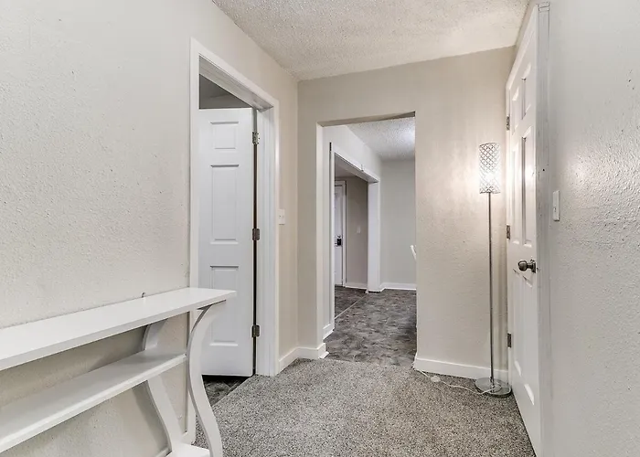 Cozy House Near Iowa State Fairgrounds!