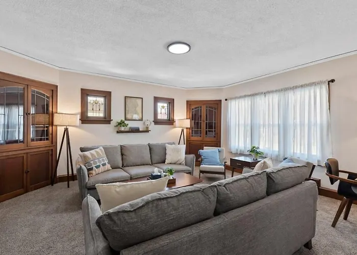 5 Bedrooms I Pet Friendly I Sleeps 12