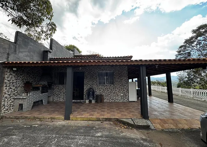 Sítio com 2 Piscinas em Arujá