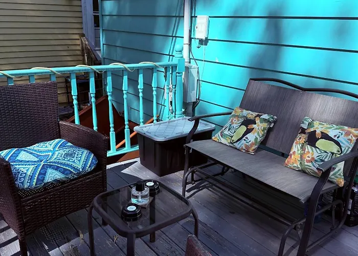 The Riverstone Getaway In Historical Madison, In