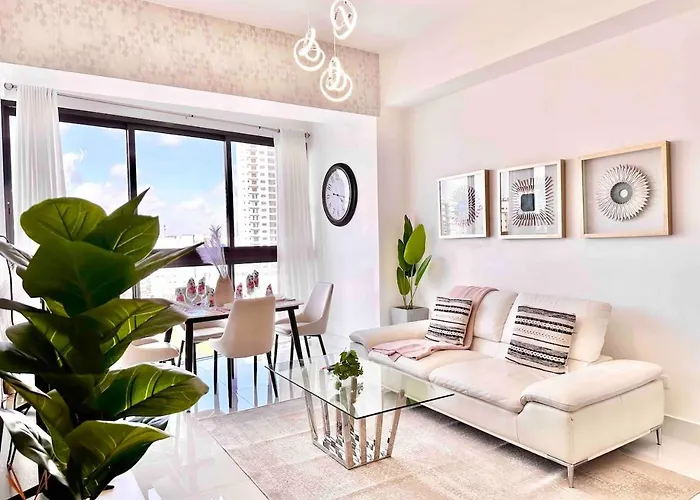 Upscale Centric Apt, City Views
