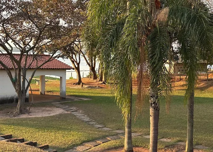 Magnífica Chácara com Fundo para a Represa