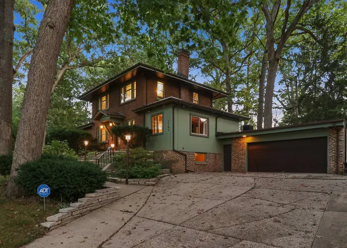 1920S Cottage | Hot Tub | Game Room | Fire Pit