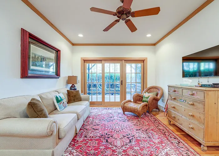 Scenic Mtn & Fairway Views: Cozy Cashiers Getaway