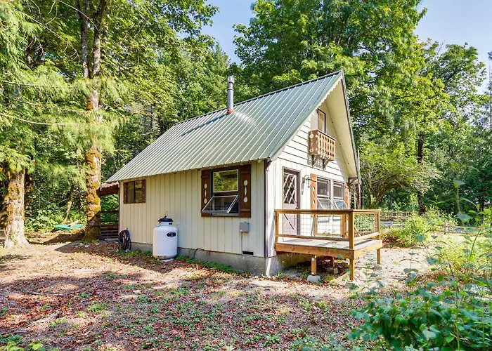 Walk To Skykomish River: Wooded Escape W/ Fire Pit