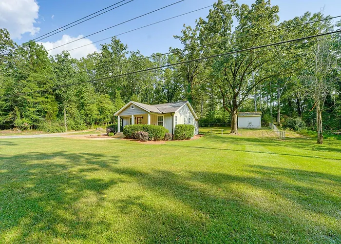 Peaceful Home W/ Porch & Yard, 5 Mi To Rome!