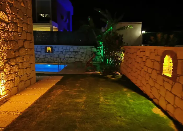 5 Km To Alacati, Luxury Villa With Garden And Pool