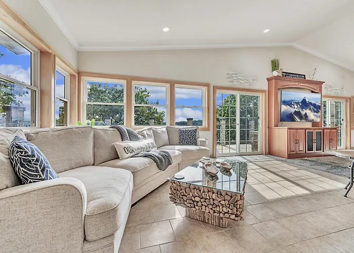 Redmore Lakefront Retreat On East Lake Okoboji