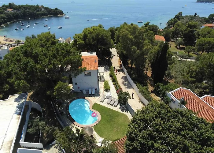 Spacious Villa Overlooking Beach With Private Pool