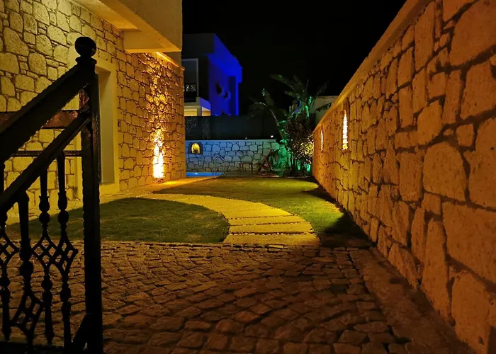 5 Km To Alacati, Luxury Villa With Garden And Pool
