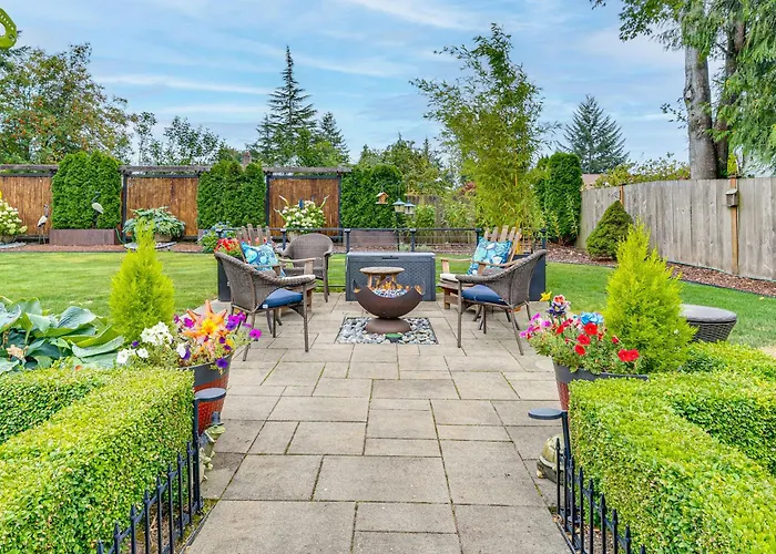 Amazing Outdoor Space! Everett Escape W/ Hot Tub