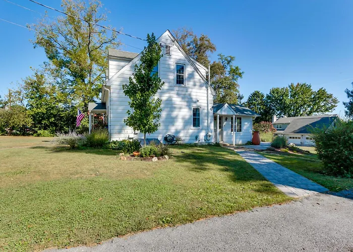 Walkable Location: Historic Home In Charles Town!