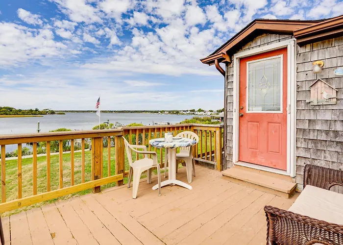 Dock + Water Access: Charlestown Beach Escape!