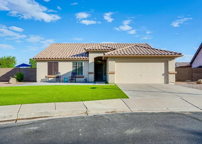Putting Green & Pool! Peoria Home Near Sports
