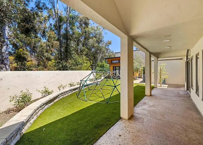 Private Gated 6Br Luxury Estate, Gym, Lake View