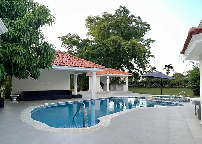 Villa In Metro Country Club, Juan Dolio