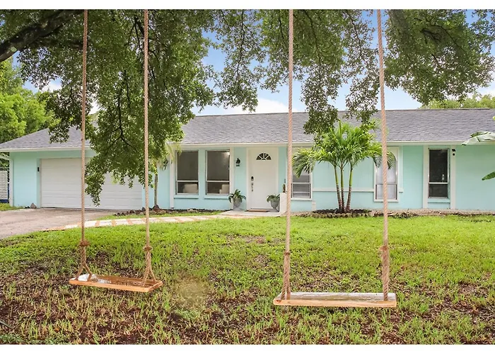 Bring Snacks And Relax! Waterfront, Heated Pool, Cribs, Pets, Rods, Bbq