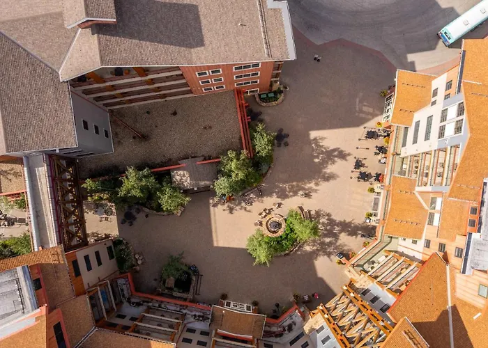 Beautiful 1 Bedroom With Full Mountain Views