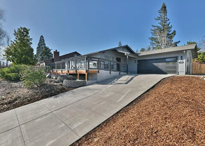Manor Hill Haven Hot Tub & Accessible Features