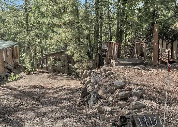 Pinewood Canyon Cabin!