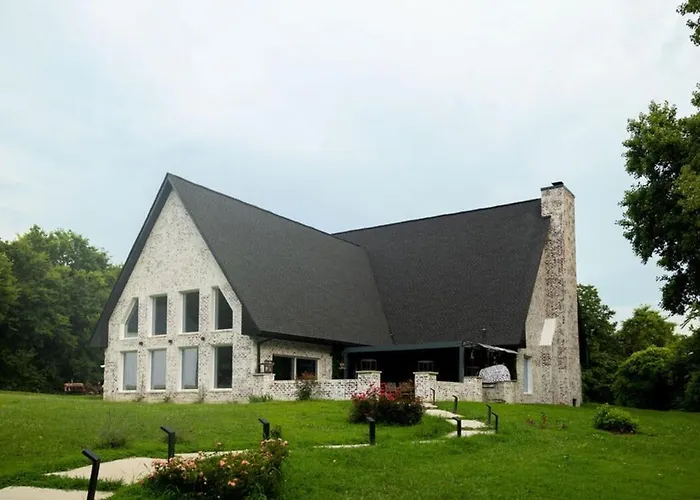 Luxury Estate On 10 Acres