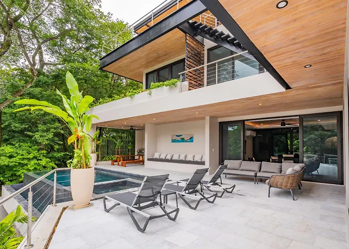 New Modern 6Br, Pool, Walk 2 Beach, Sleeps 20
