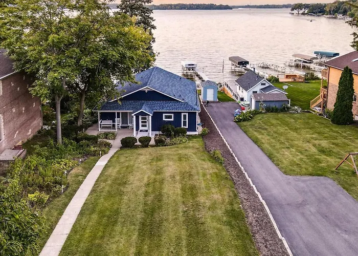The Blue Sapphire 3Br 3Ba Luxury Lakefront Home On Mineola Bay Stunning Views On Chain O Lakes