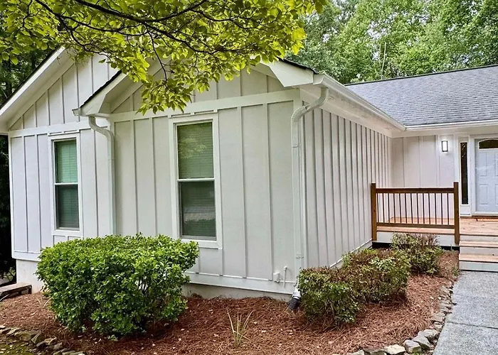 Modern Luxe Retreat Near Braves Fast Wifi And Parking