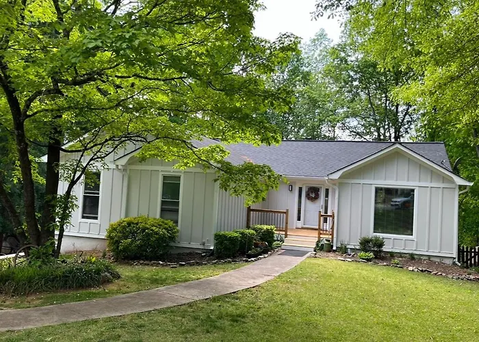 Modern Luxe Retreat Near Braves Fast Wifi And Parking