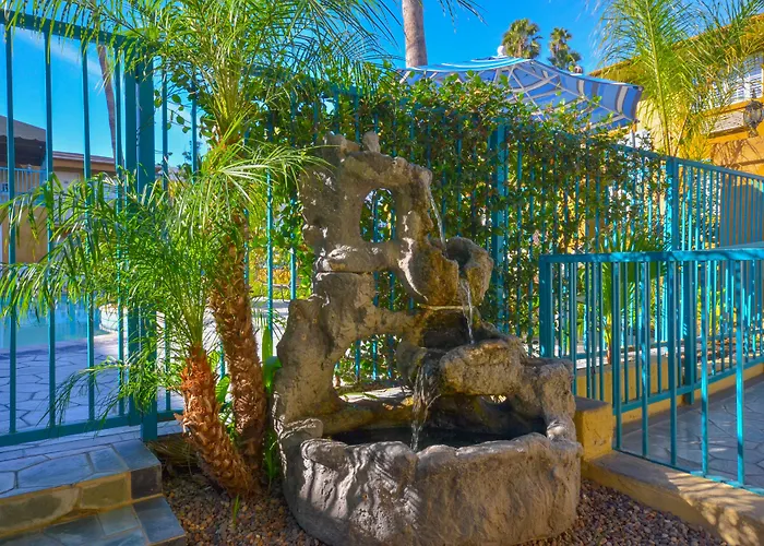 Hollywood City Inn