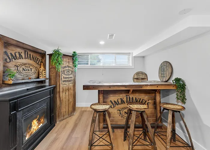 Bright And Modern 2Br Suite With Rustic Bar