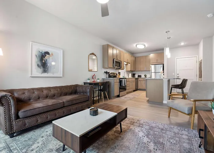 Washer & Dryer With Free Underground Parking With A Pool