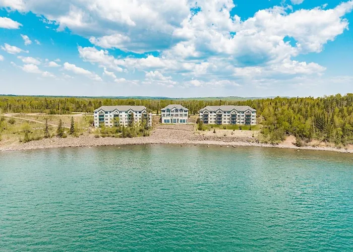 Majestic Lake Views Studio 2-Queen Beds And Heated Pools