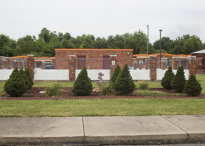 Oyo Hickory House Inn