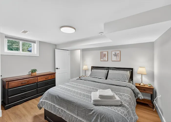 Bright And Modern 2Br Suite With Rustic Bar