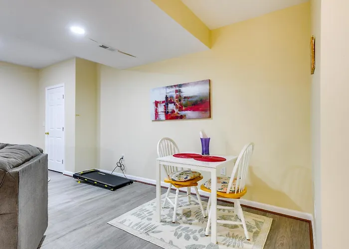 Pets Welcome! Cozy Family Apartment In Sterling
