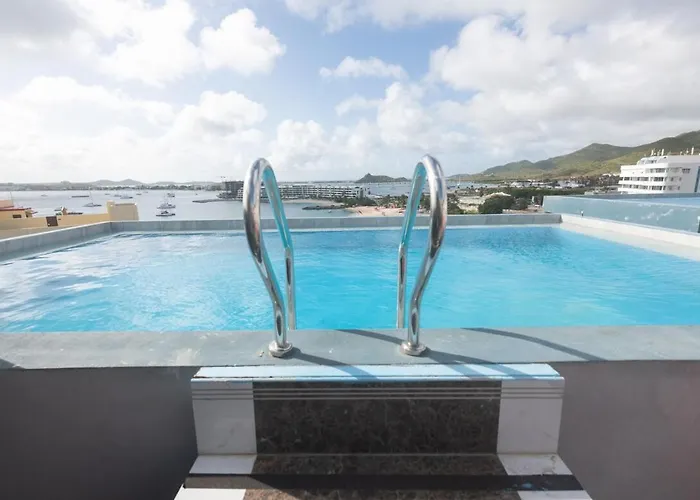 4 Bedroom Beachfront Condo With Private Pool D21