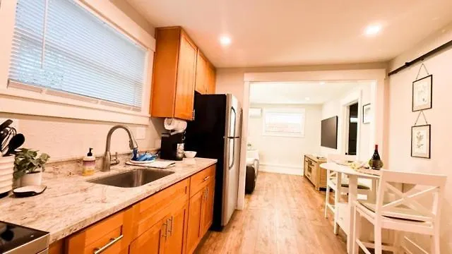 Bonifacio Oasis With Full Kitchen And Washer / Dryer