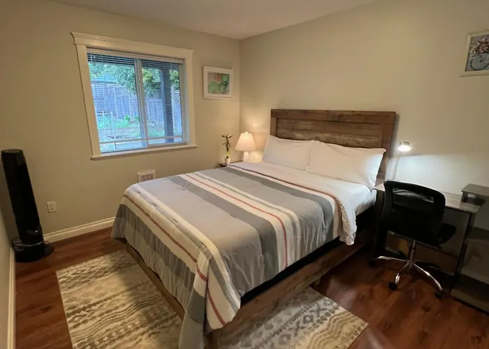 Beautiful Entire 2 Bedroom Suite