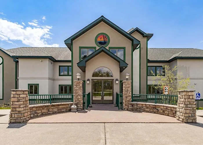 Majestic Lake Views Studio 2-Queen Beds And Heated Pools