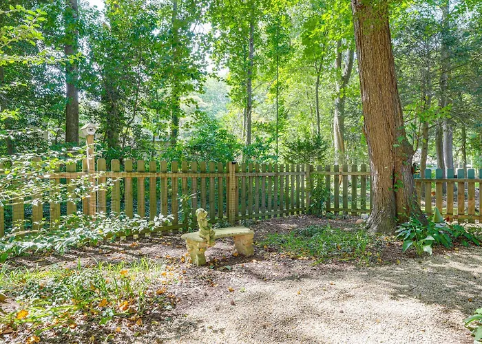 Unique & Artistic Retreat Near Rehoboth Beach!
