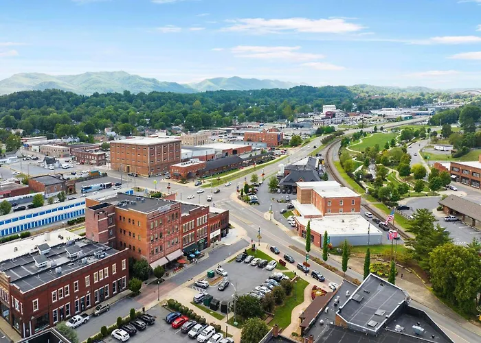 Stay In Heart Of Johnson City * Urban Loft *