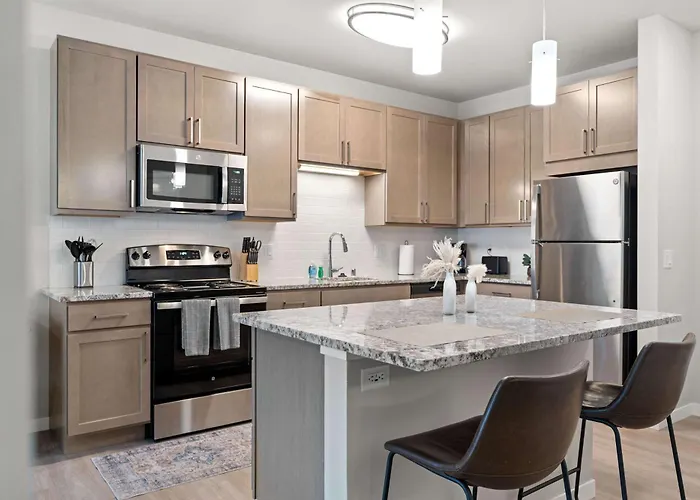 Washer & Dryer With Free Underground Parking With A Pool